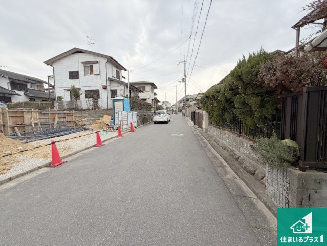河内長野市緑ケ丘北町　第1期　新築一戸建ての前面道路含む現地写真|周辺は落ち着いた街並みの住宅地！子育てがしやすい住環境です！まだ未完成ですが、現地でしかわからない事もございます。是非一度ご覧ください。