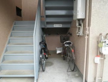 ハイム中央のエントランス