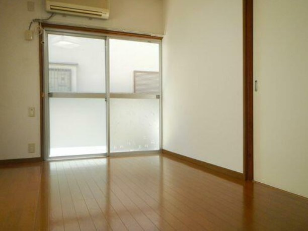 ハイム中央の寝室