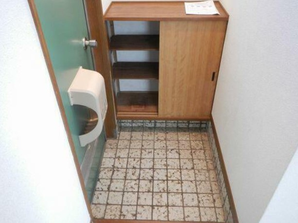 ハイム中央の玄関