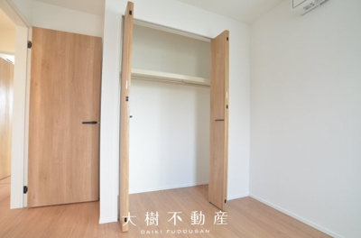 【洋室】 | 座間市相武台2丁目　新築戸建て　全１棟【仲介手数料無料】 | 2階　洋室3（6.3帖）クローゼット