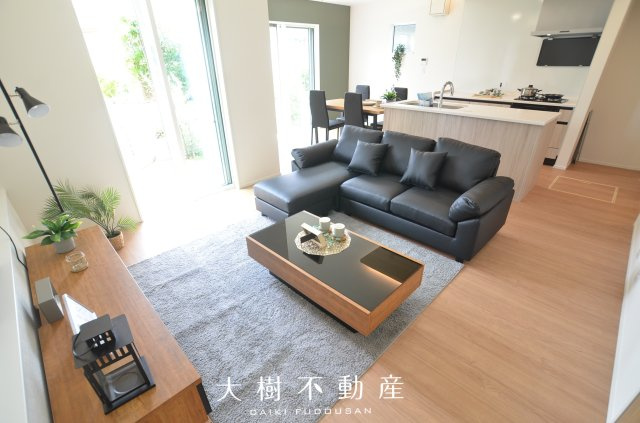 【居間・リビング】 | 座間市相武台2丁目　新築戸建て　全１棟【仲介手数料無料】