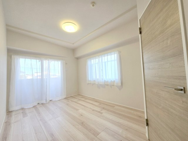 コンファーレ河辺プレシエールの洋室