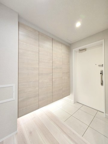 コンファーレ河辺プレシエールの玄関