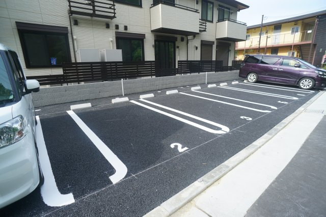 ヴァン　ベール　コートの駐車場