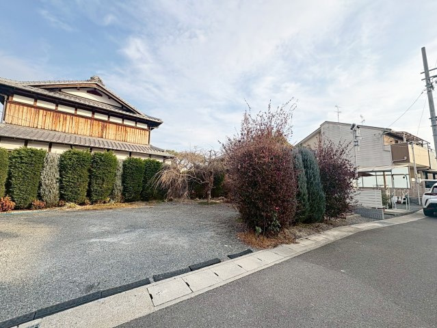 羽束師古川町２号棟の前面道路含む現地写真