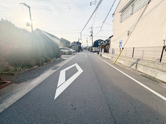 羽束師古川町２号棟の前面道路含む現地写真