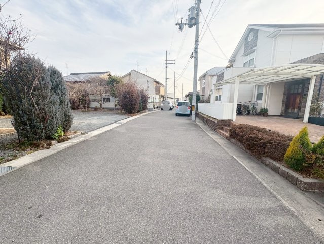 羽束師古川町２号棟の前面道路含む現地写真