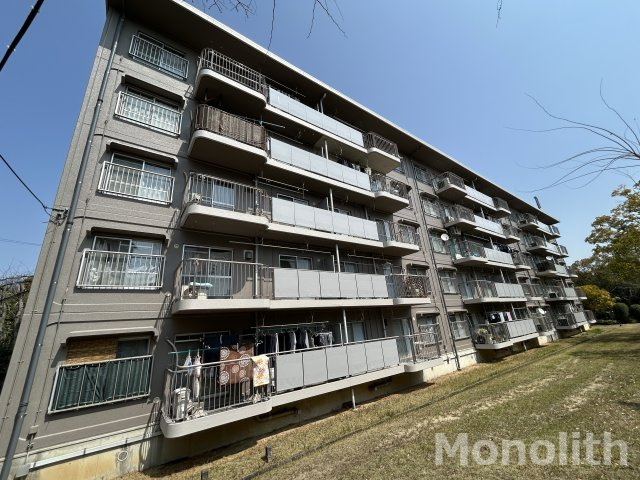 泉北城山台３丁11号棟の外観