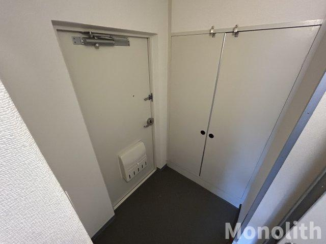 泉北城山台３丁11号棟の玄関