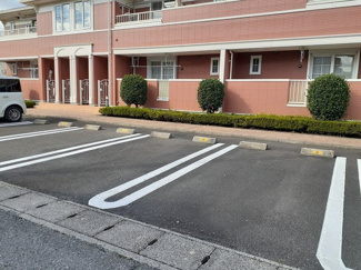 【駐車場】 | ペルル　Ⅴ | 車をお持ちの方に嬉しい駐車場付きの物件です