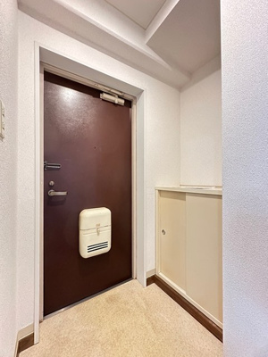 【玄関】 | アクティ宮崎台 | シューズボックス付きで玄関すっきり片付きます！上に写真やかわいい小物を置けるので、玄関を華やかに飾れますね♪