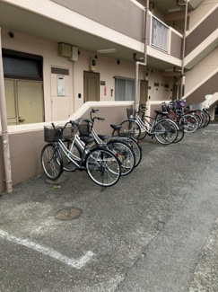 【その他共用部分】 | 敷地内に駐輪場を完備しています！自転車はちょっとした移動手段に便利ですよね！