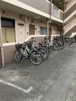 【その他共用部分】 | アクティ宮崎台 | 敷地内に駐輪場を完備しています！自転車はちょっとした移動手段に便利ですよね！