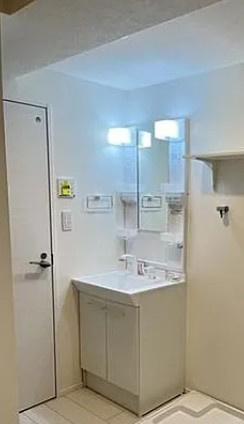 早稲田鶴巻町IMAハウスの独立洗面台