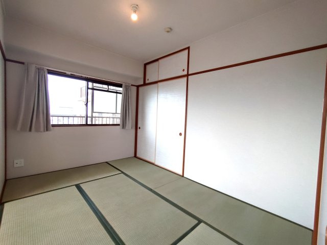 ブリティッシュ・ティンバー泉佐野スウィートの和室