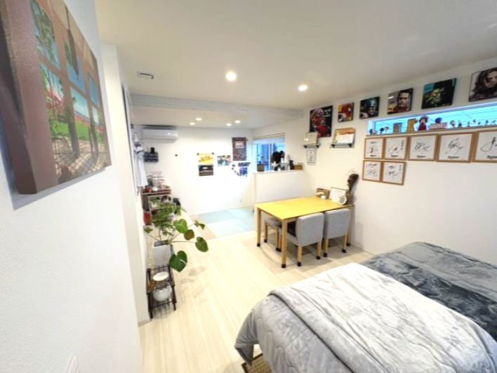 伯太町3丁目：中古一戸建ての居間・リビング|おしゃれな居間です
