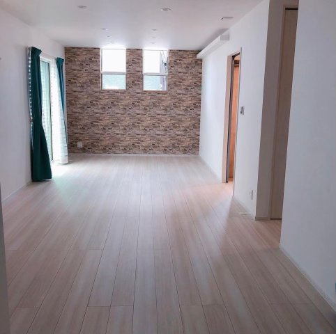 伯太町3丁目：中古一戸建ての居間・リビング