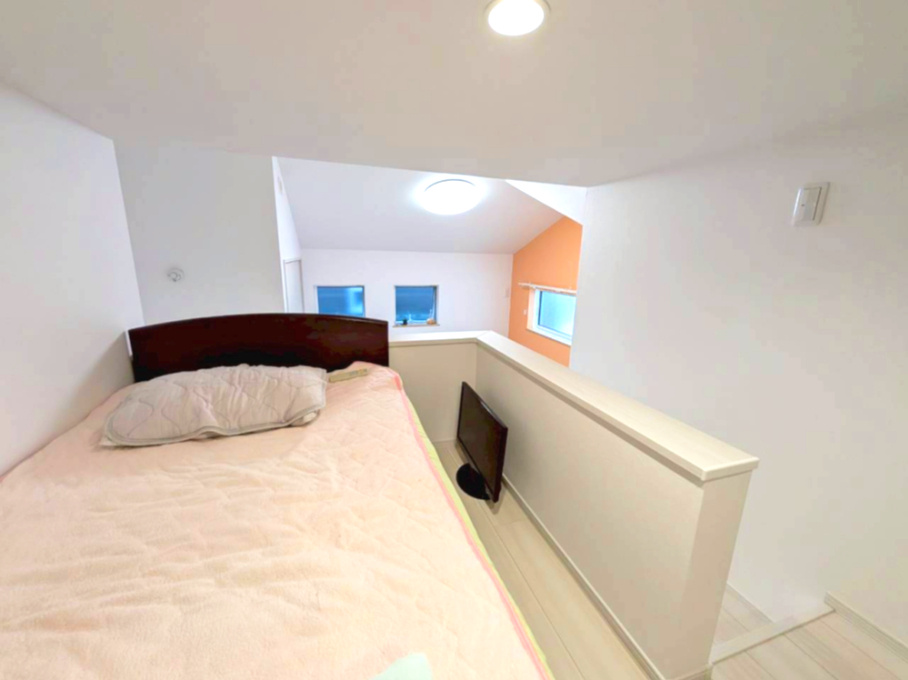 伯太町3丁目：中古一戸建てのその他|ロフトにベッドを置くことができます。