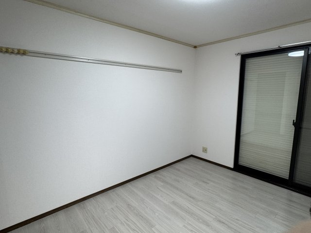 オークス・Ｋの居間・リビング|物掛けフックがございます。