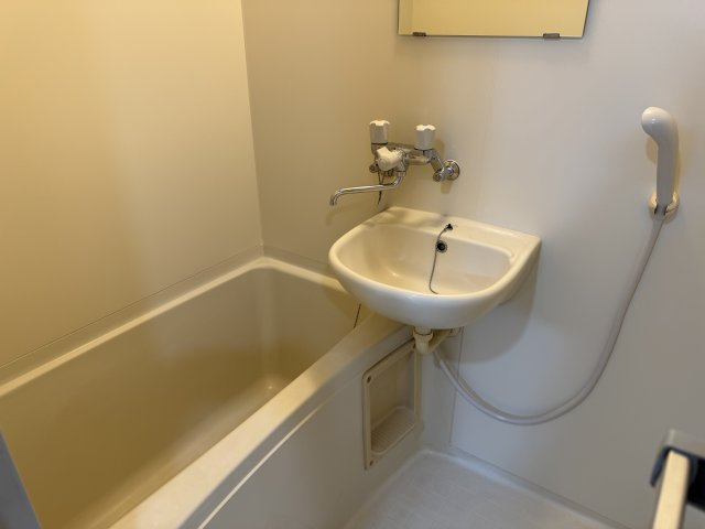 オークス・Ｋの浴室|２点ユニットでございます。