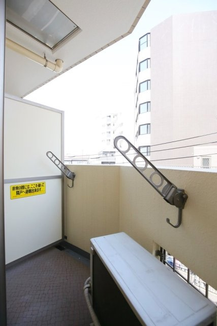 スカイコート市ヶ谷柳町のバルコニー