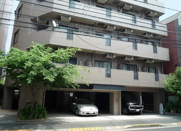 ステージファースト大塚のエントランス