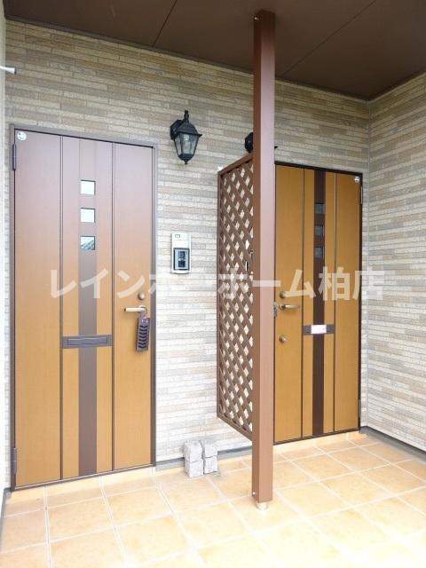 【非対面対応】接客・申込・契約オンライン！LINE×相談可！のエントランス|ゆとりのあるエントランスです