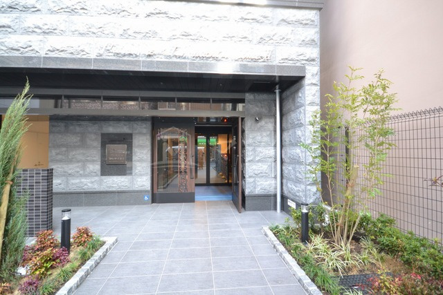 プレサンス谷町七丁目Ⅱのエントランス