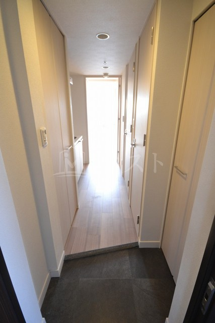 プレサンス谷町七丁目Ⅱの玄関