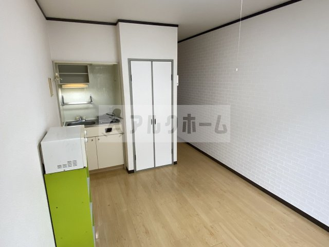 グレープ本町の居間・リビング|グレープ本町　洋室