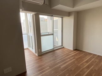 【洋室】 | FRIENDS APARTMENT | 南向きなので温かく、明るいお部屋です！