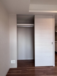 【収納】 | FRIENDS APARTMENT | 洋服がたくさん掛けられるクローゼットです！