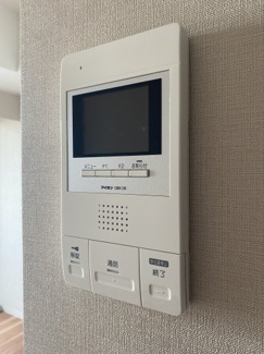 【セキュリティ】 | FRIENDS APARTMENT | 安心なモニター付きインターホンです。