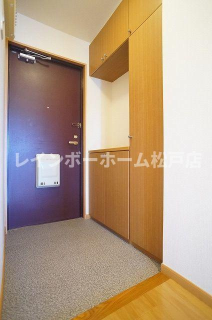 【非対面対応】接客・申込・契約オンライン！LINE×相談可！の玄関|明るい玄関です