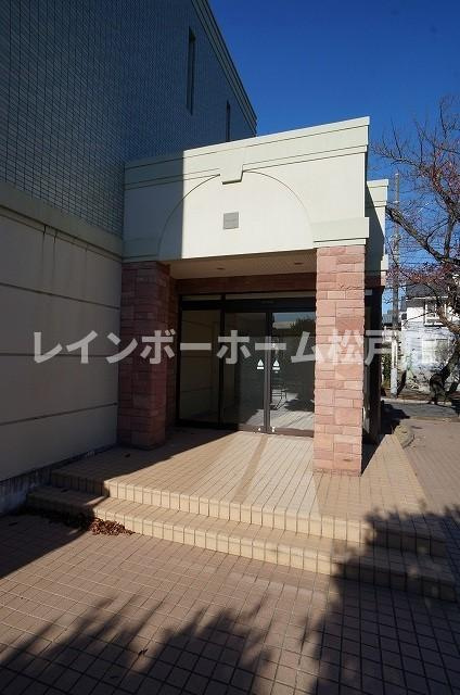 【非対面対応】接客・申込・契約オンライン！LINE×相談可！のエントランス|ゆとりのあるエントランスです