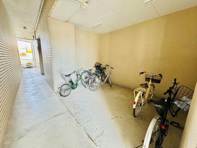 ソレイユ南条の駐車場