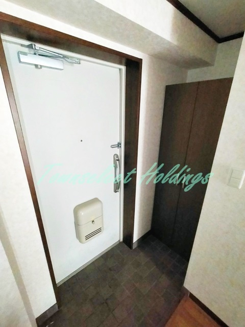 横浜元町ガーデン16の玄関