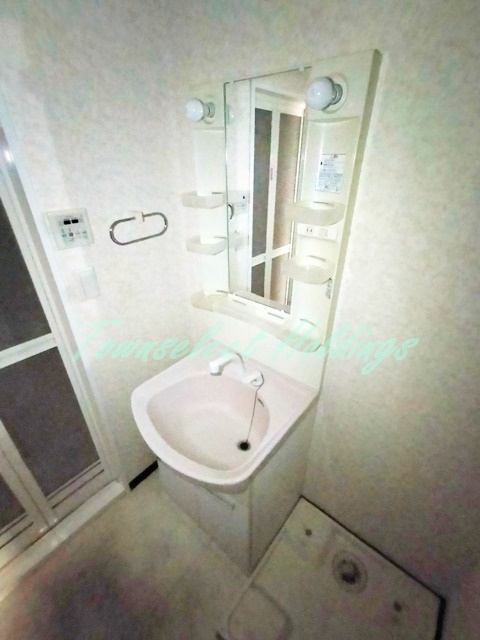 横浜元町ガーデン16の洗面所