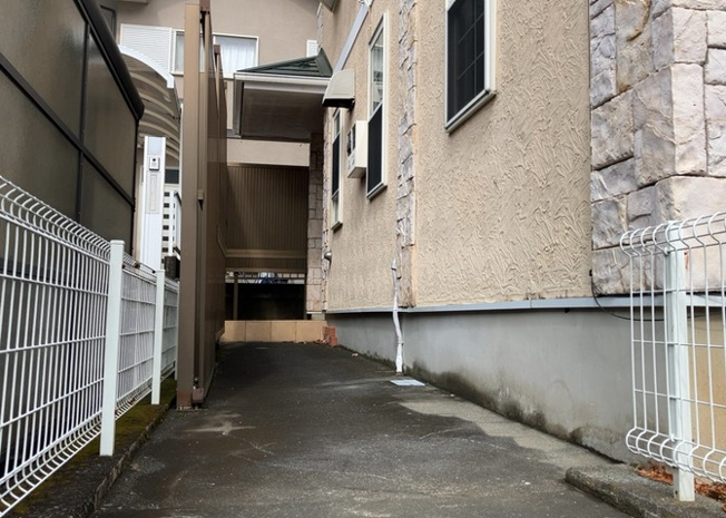 【構造・工法・仕様】 | 木造住宅とは土台、壁、柱など建築物の強度を支える構造体の材に木が使用されている構造を指します。構造体は建物の自重を支えるだけではなく風圧や水圧、積裁荷重などあらゆる衝撃に耐えるための基礎です。