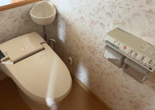 【トイレ】 | トイレは大きさや形、機能、抗菌性などが異なる多種多彩なタイプが各メーカーから出ています。それぞれに良さがあるため、事前にどういったタイプのトイレがいいのかをご家庭内で決めて、内見に行くといいでしょう。