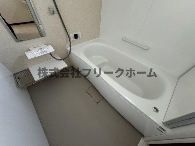 武蔵野市境南町３丁目の一戸建ての浴室