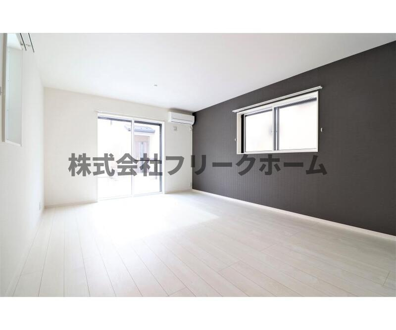 武蔵野市境南町３丁目の一戸建ての居間・リビング