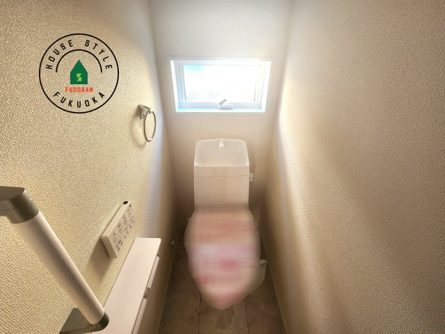 福岡市早良区飯倉3丁目第20-2棟（2号棟）のトイレ|温水洗浄便座を完備しております。2ヶ所にトイレがあるのは朝の慌ただしい時間も安心です。
