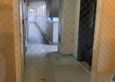 【ロビー】 | ライオンズマンション八王子第３ | ラウンジは、マンションの共用スペースに椅子やテーブルなどを配置した利用者が寛げる空間です。屋内型ラウンジと屋外型ラウンジがあります。共用部分の管理状況と合わせて、詳細については現地でご確認ください。