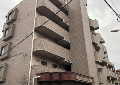 【外観】 | ライオンズマンション八王子第３ | 隣家の土地はどうなっているのか、生活利便施設が近くにあるのか、学校まで近いかなど、お客様のライフスタイルにあわせたイメージが重要です。また、近くにあると困る施設が近くにないかも確認するといいでしょう。