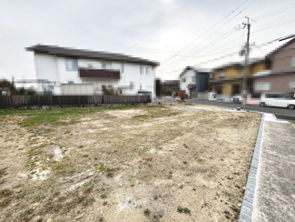 【外観】 | 辻之　新築分譲住宅　全２区画 | 【システムキッチン】対面式を採用したキッチンですので、リビングで寛ぐご家族をいつも感じられます！会話を楽しみながら家事ができますね♪