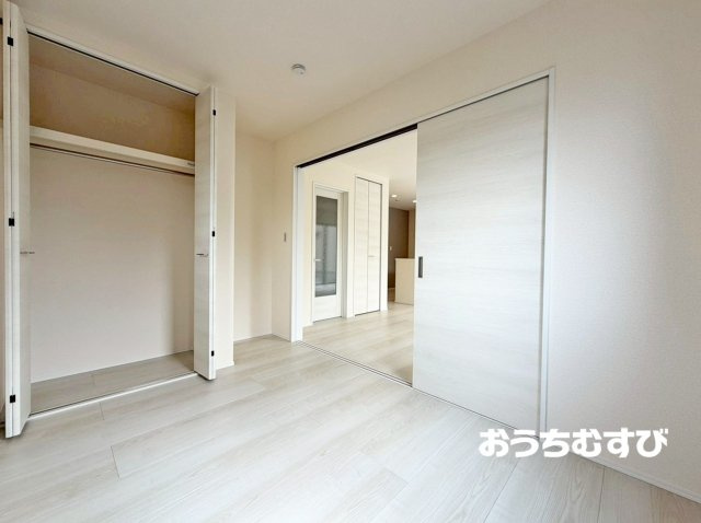 尾張旭市東印場町(全5棟)の洋室