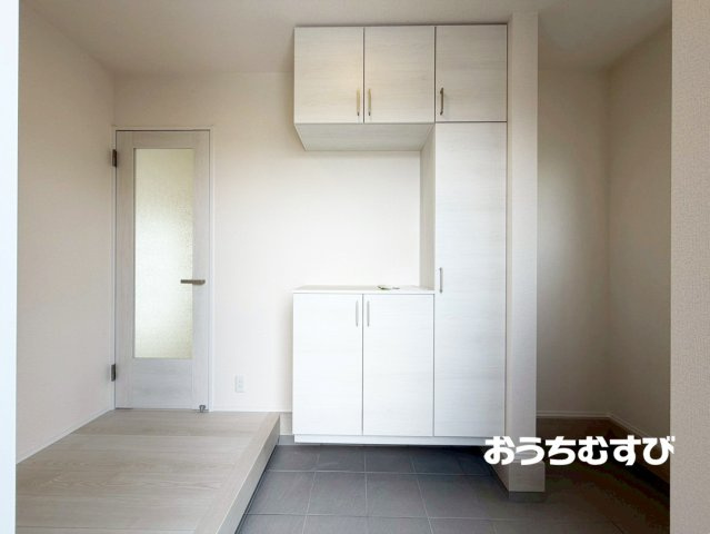 尾張旭市東印場町(全5棟)の玄関