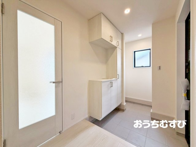 尾張旭市東印場町(全5棟)の玄関